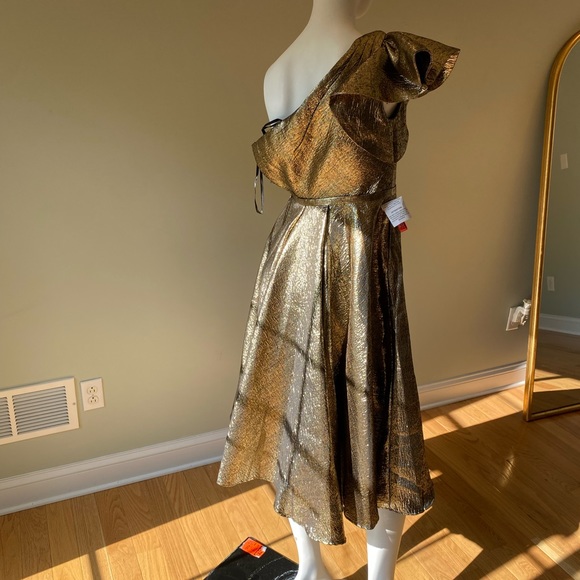 Mac Duggal Asymmetric Metallic Tea-Length Dress. Size 0 and 12 - Picture 6 of 13
